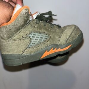 TODDLER JORDAN AIR JORDAN 4 RETRO SE  OLIVE GREEN, SIZE 7c orange